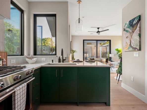 1401 E 3rd ST 2, Austin TX 78702