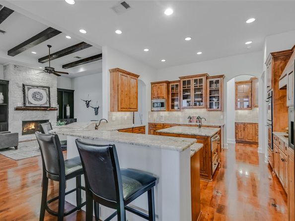 6504 Lantern View DR, Jonestown TX 78645