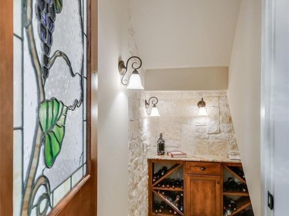 6504 Lantern View DR, Jonestown TX 78645