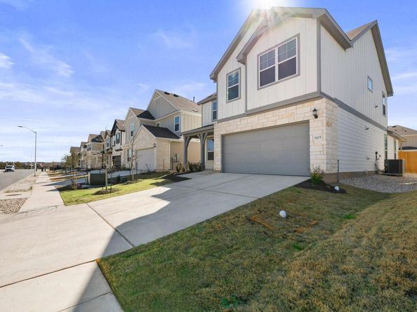 1605 Holly Lake DR, Leander TX 78641