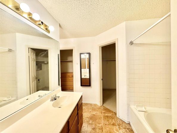 2204 Desco DR, Austin TX 78748