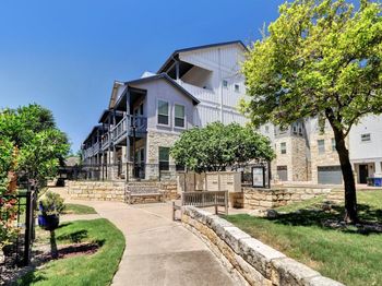 2520 Bluebonnet LN
