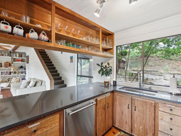 1002 Jousting PL, Austin TX 78746