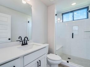 206 E Wonsley DR B, Austin TX 78753