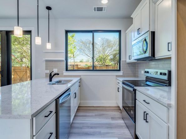 206 E Wonsley DR 2, Austin TX 78753