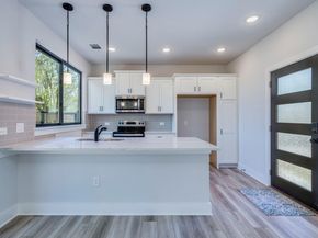 206 E Wonsley DR B, Austin TX 78753