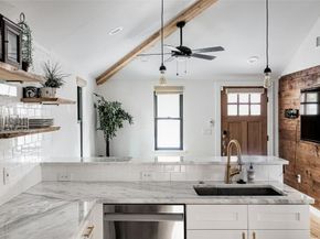 1911 College ROW, Austin TX 78702