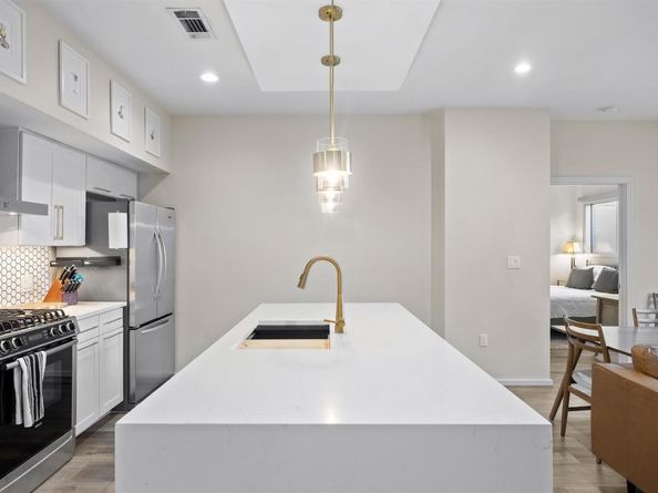 1600 Barton Springs RD 4205, Austin TX 78704