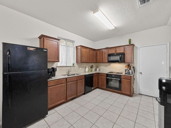 204 Perugia ST, Liberty Hill TX 78642