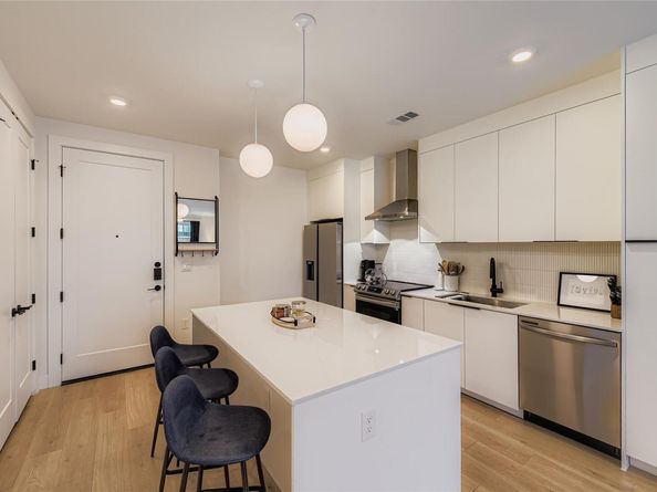 1701 Simond Ave 513, Austin TX 78723