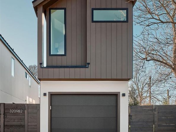 3209 Dolphin Dr 2, Austin TX 78704