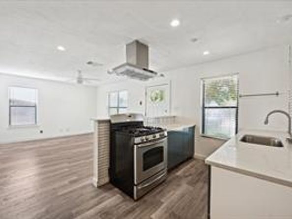 300 Tilbury LN, Austin TX 78745
