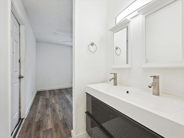 300 Tilbury LN, Austin TX 78745