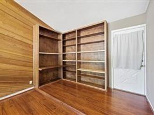 300 Tilbury LN, Austin TX 78745