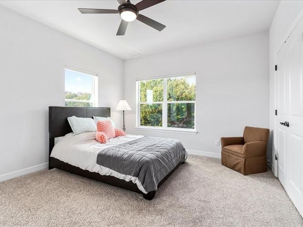 712 Newport DR, Spicewood TX 78669