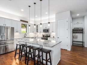 712 Newport DR, Spicewood TX 78669