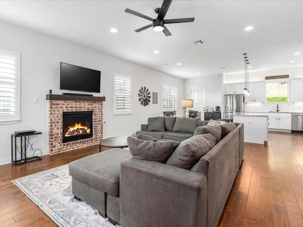 712 Newport DR, Spicewood TX 78669