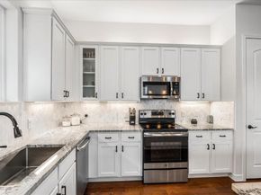 712 Newport DR, Spicewood TX 78669