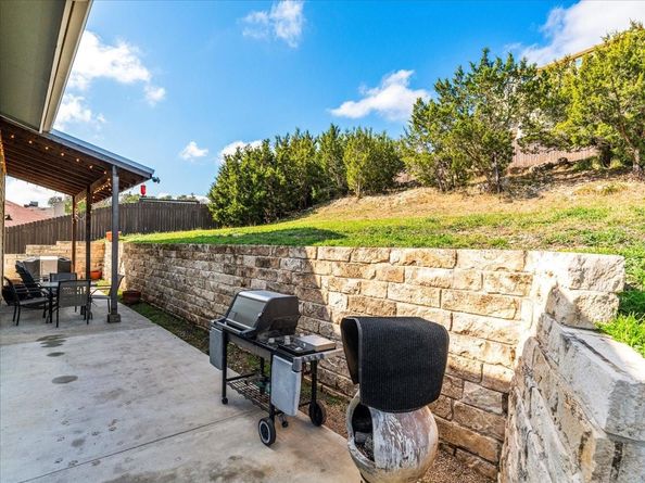712 Newport DR, Spicewood TX 78669