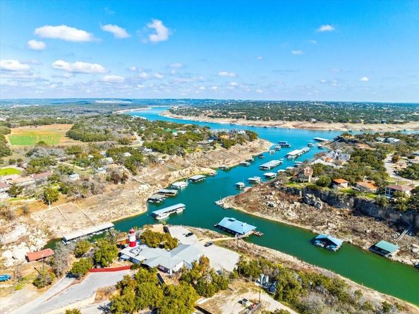 712 Newport DR, Spicewood TX 78669