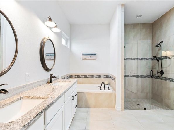 712 Newport DR, Spicewood TX 78669