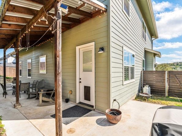 712 Newport DR, Spicewood TX 78669