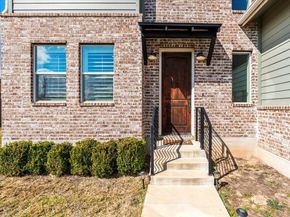 712 Newport DR, Spicewood TX 78669