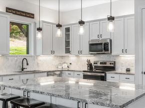 712 Newport DR, Spicewood TX 78669