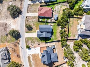 712 Newport DR, Spicewood TX 78669