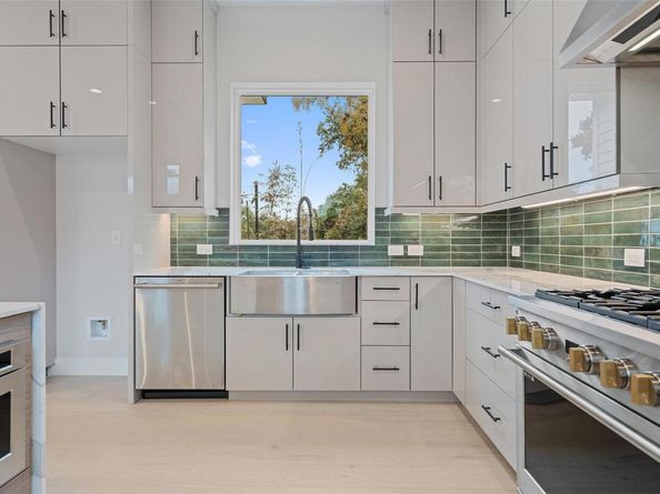 1135 Salina ST, Austin TX 78702