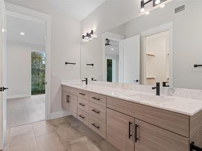 1135 Salina ST, Austin TX 78702