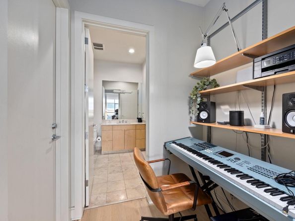555 E 5th ST 521, Austin TX 78701