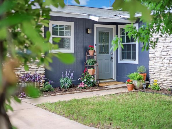 8221 Renton DR, Austin TX 78757