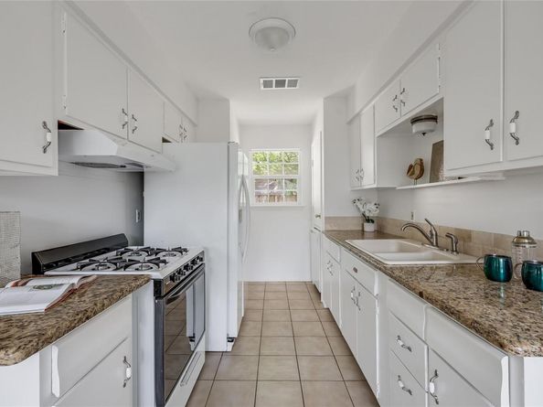 8221 Renton DR, Austin TX 78757