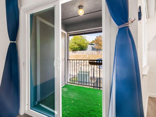 1840 Burton DR 110, Austin TX 78741