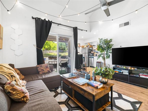 1840 Burton DR 110, Austin TX 78741