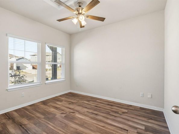 520 Loriner WAY, Liberty Hill TX 78642