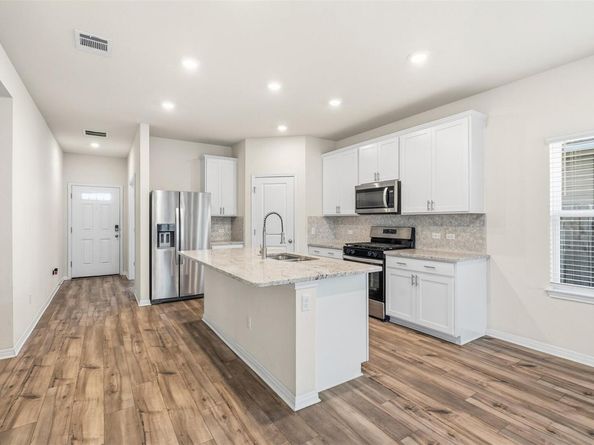 520 Loriner WAY, Liberty Hill TX 78642