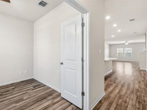 520 Loriner WAY, Liberty Hill TX 78642