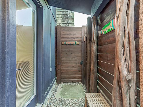 1293 Lake Shore DR, Spicewood TX 78669