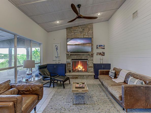 1293 Lake Shore DR, Spicewood TX 78669