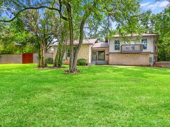6203 Breeze WAY