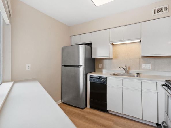 1840 Burton DR 155, Austin TX 78741