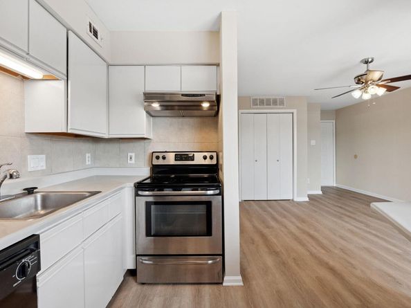 1840 Burton DR 155, Austin TX 78741