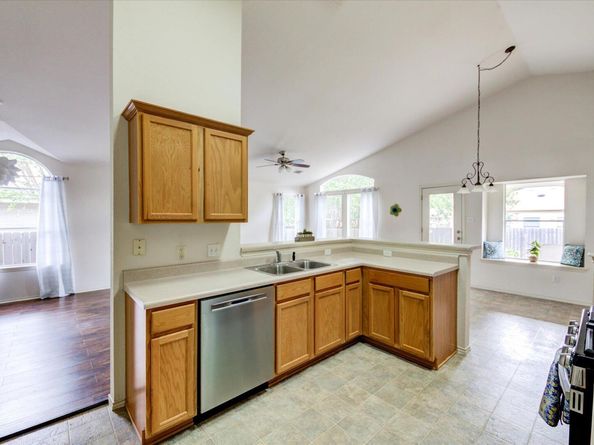8967 W Hove LOOP, Austin TX 78749