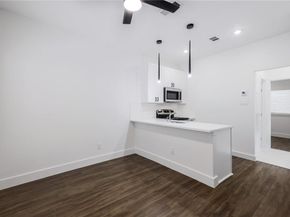 908 Poplar ST 105, Austin TX 78705