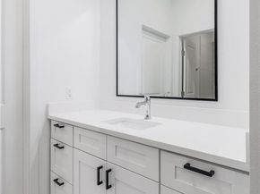 908 Poplar ST 105, Austin TX 78705