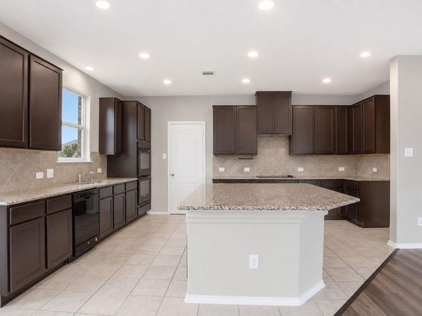 670 Landon Samuel LOOP, Pflugerville TX 78660