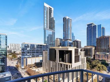 360 Nueces ST