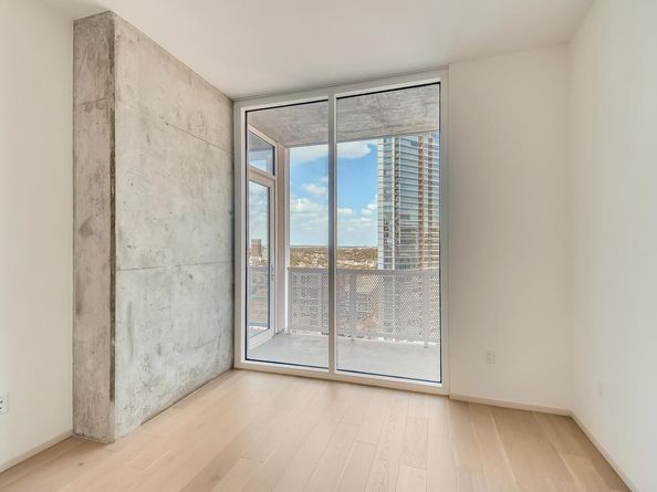 301 West Ave 2003, Austin TX 78701